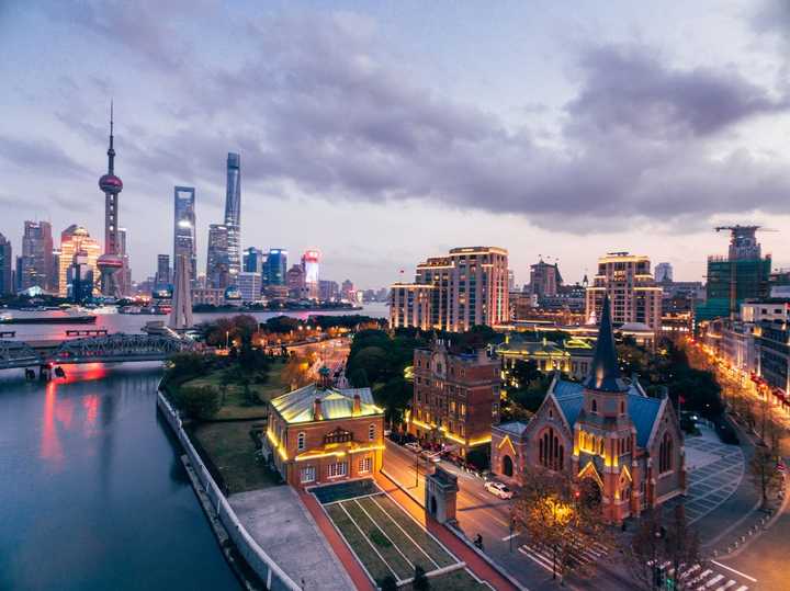 上海,国际大都市的开放与创新之光